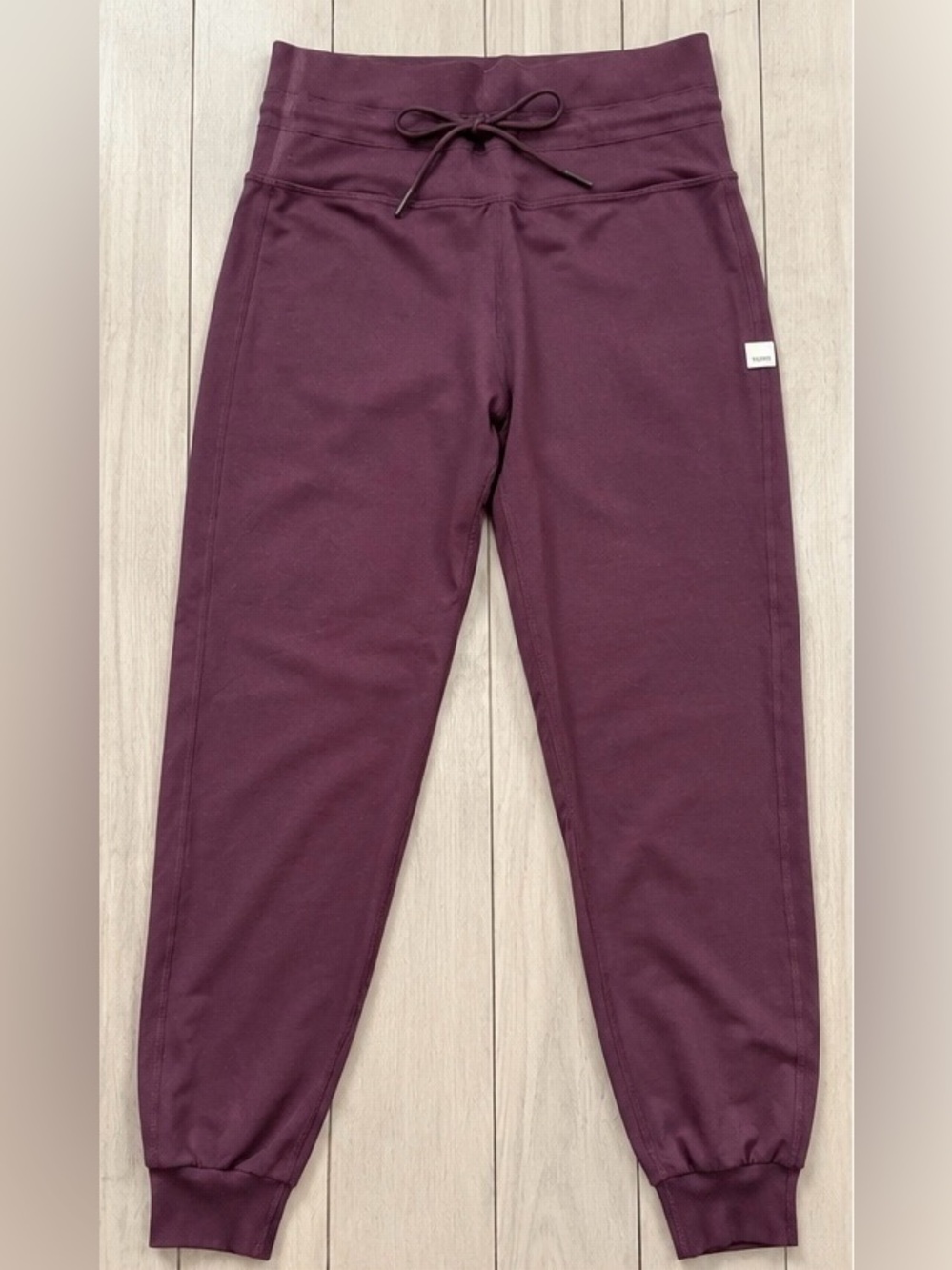 Vuori plum High-Waisted Joggers!Breathable material Perfect for summer/workout!